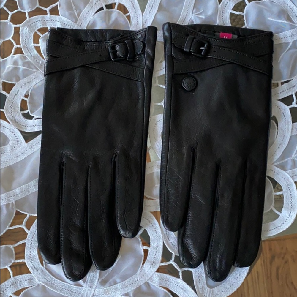 NWOT. Vince Camino genuine leather gloves.
